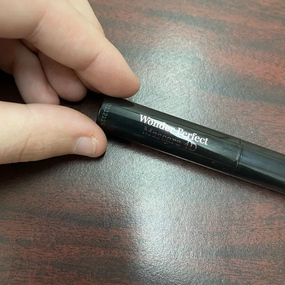 Brand new Clarins Wonder Perfect 4D Black Mini Mascara- 3ml